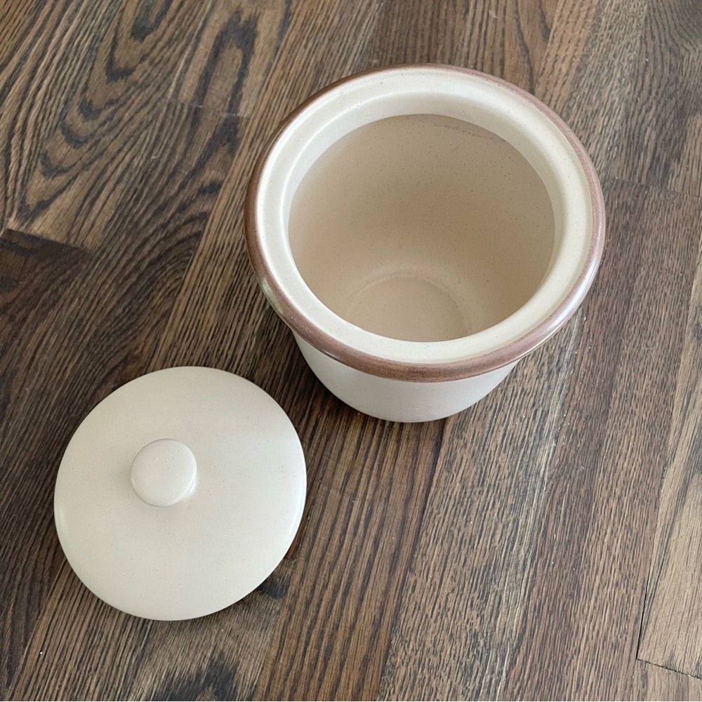 Container with Lid - Picture 4 of 5